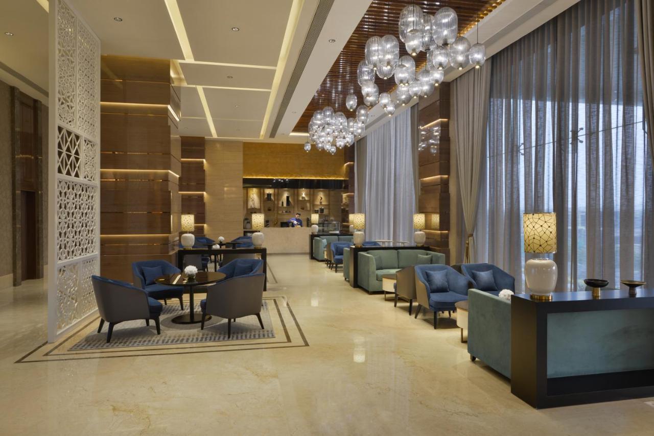 Hotel Taj Skyline Ahmedabad Extérieur photo The lobby of the hotel