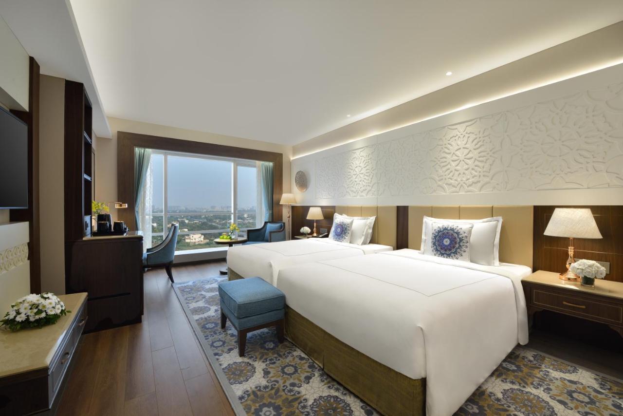 Hotel Taj Skyline Ahmedabad Extérieur photo