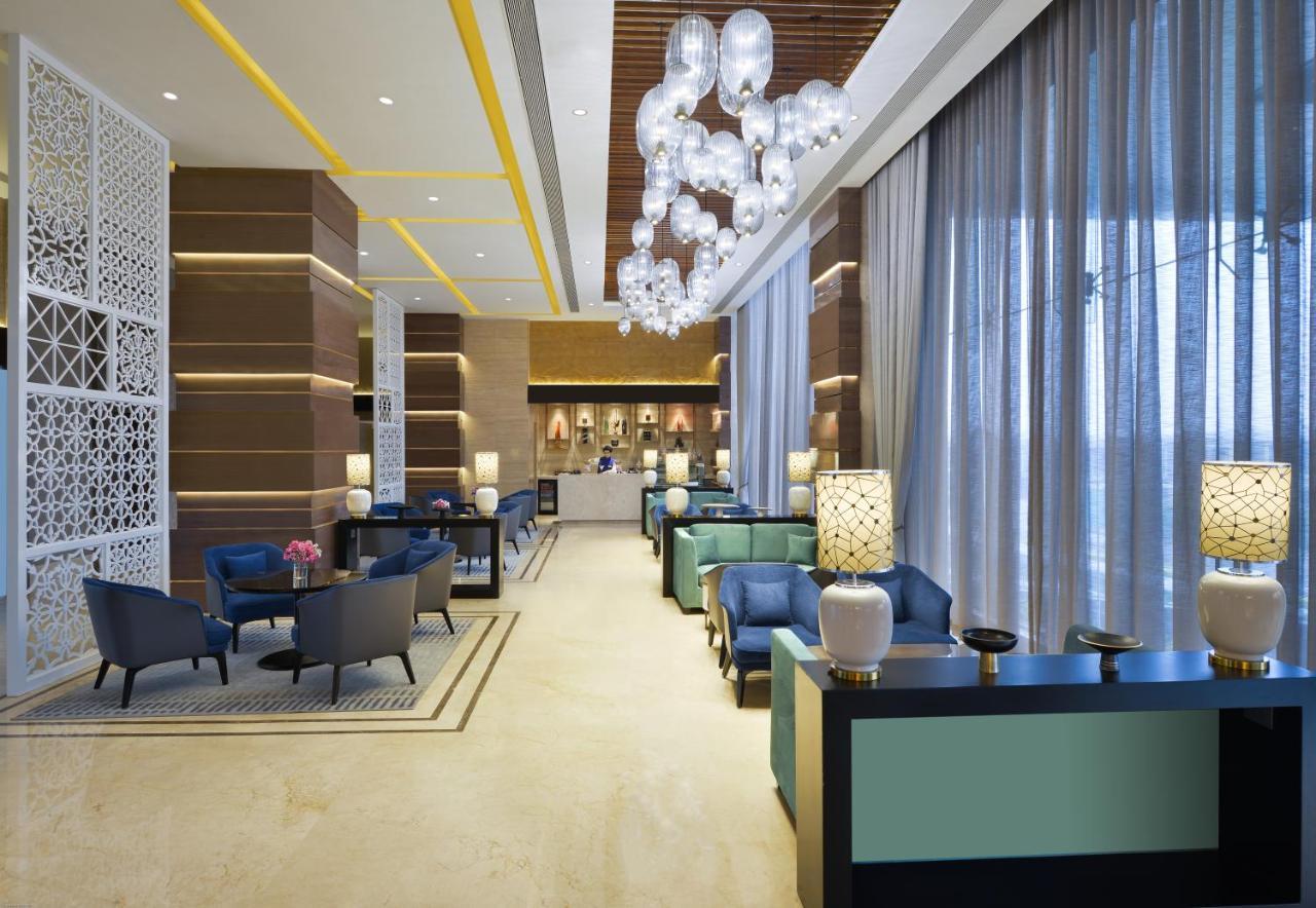 Hotel Taj Skyline Ahmedabad Extérieur photo The lounge at the airport