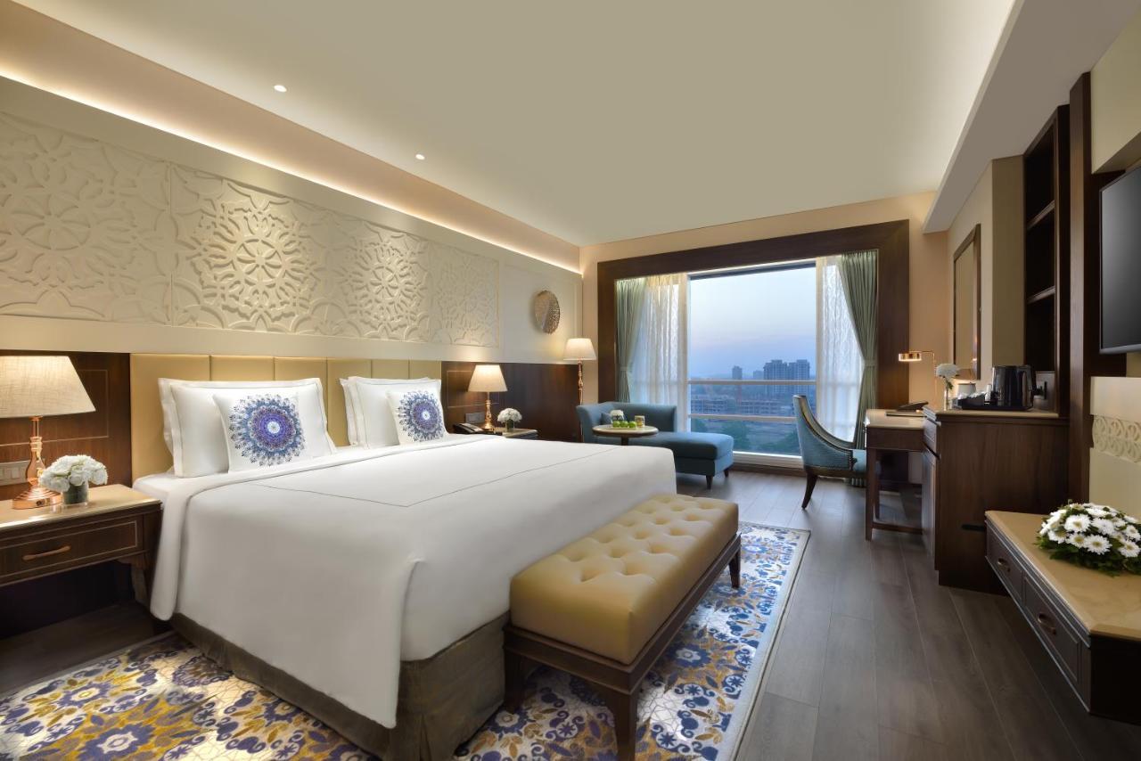 Hotel Taj Skyline Ahmedabad Extérieur photo