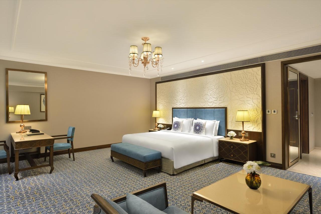 Hotel Taj Skyline Ahmedabad Extérieur photo