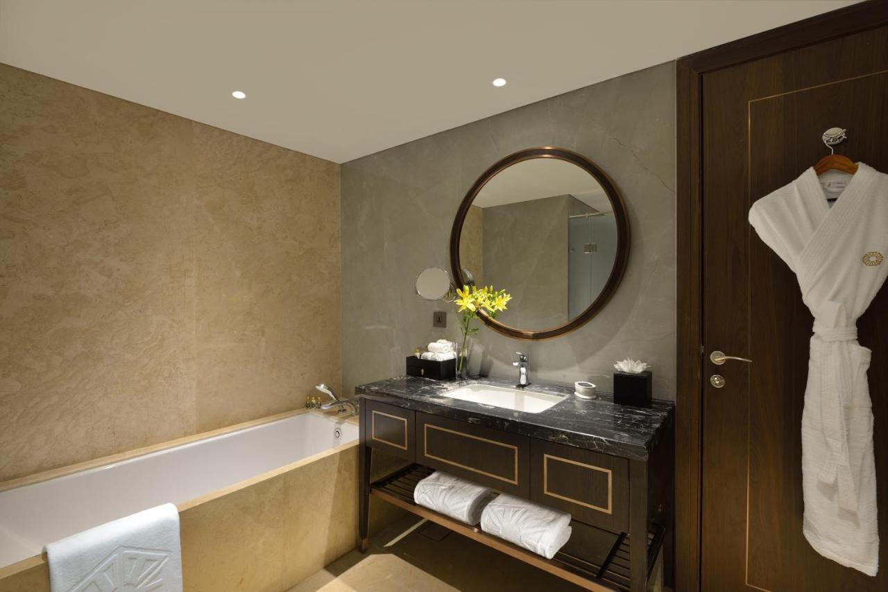 Hotel Taj Skyline Ahmedabad Extérieur photo Bathroom