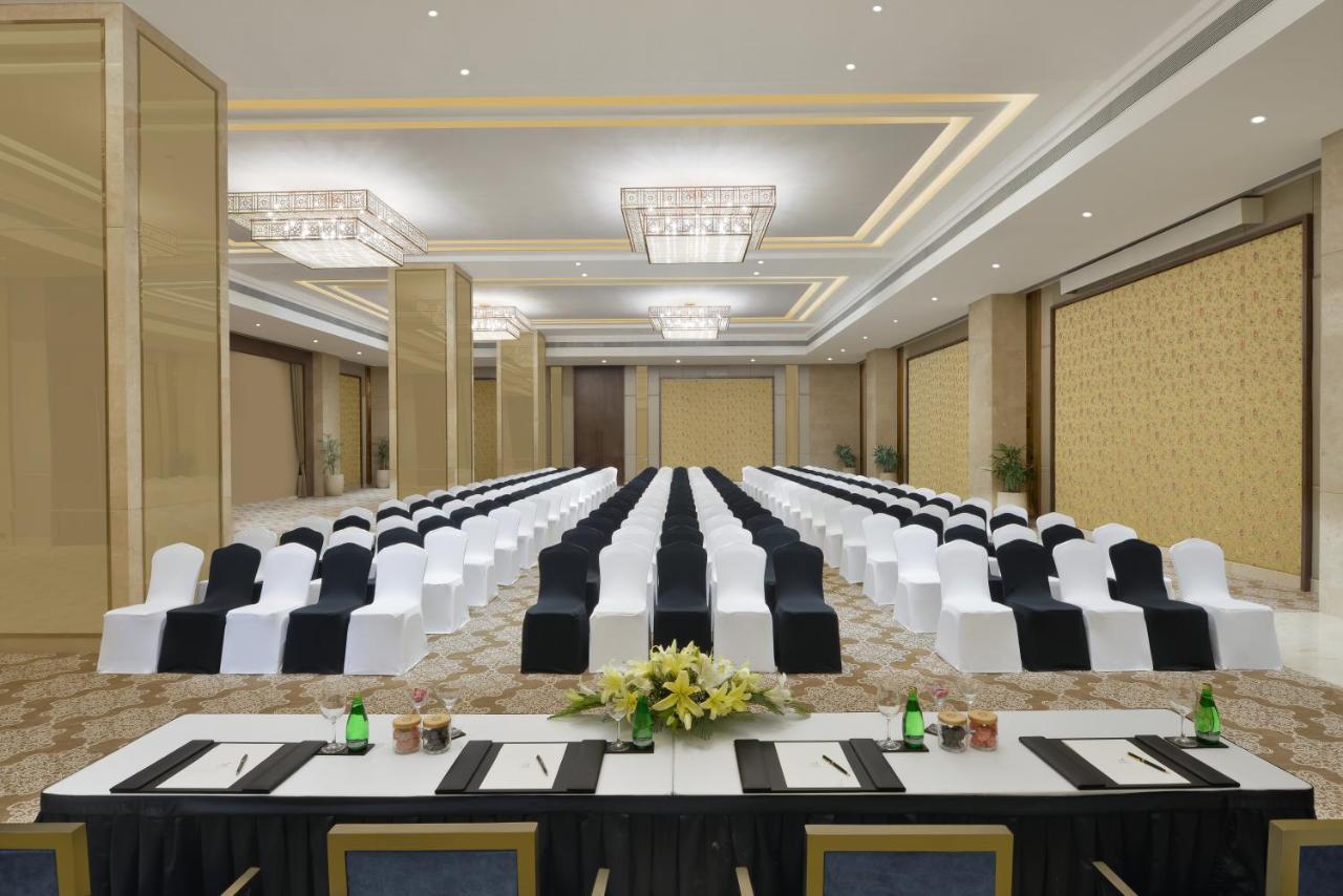 Hotel Taj Skyline Ahmedabad Extérieur photo The Grand Ballroom