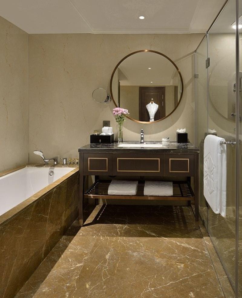 Hotel Taj Skyline Ahmedabad Extérieur photo Bathroom