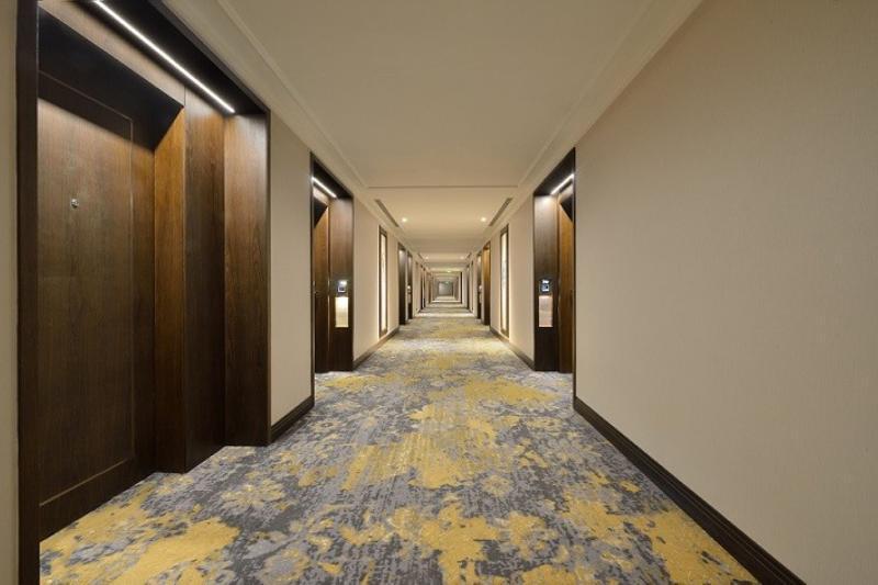 Hotel Taj Skyline Ahmedabad Extérieur photo A corridor at the hotel